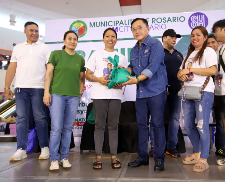 “Asahan niyo na nandirito lang ako para sa inyo“: Bong Go provided support for over a thousand indigents in Rosario, Cavite, reaffirms commitment to inclusive public service – senatorbonggo.ph
