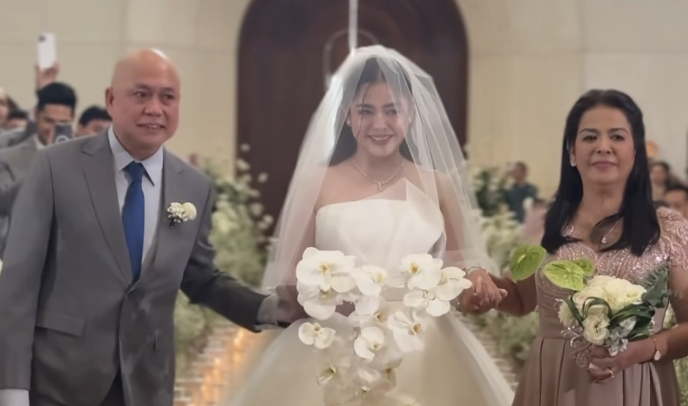 A radiant Shaira Diaz walks down the aisle – GMA Network