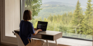 Remote companies like Dropbox and Atlassian say they're getting flooded with applications, as other firms RTO – businessinsider.com