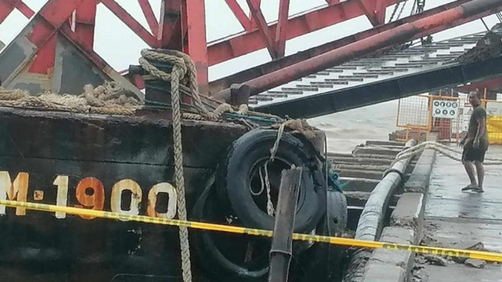Barge carrier stranded along the shorelines of Rosario, Cavite – DZRH