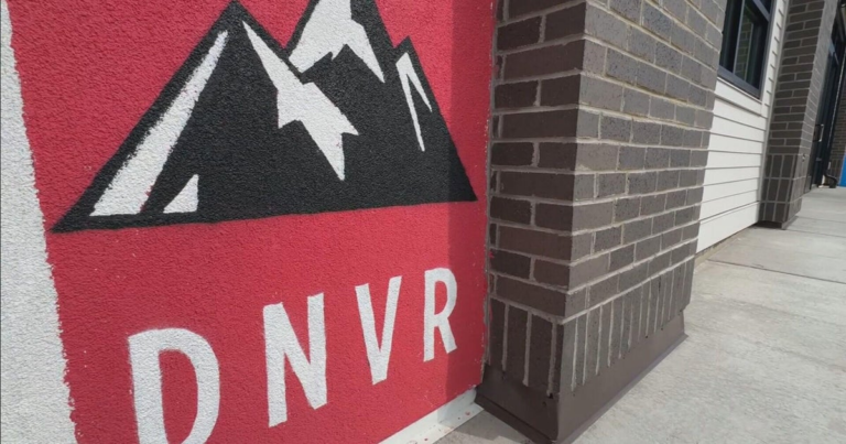 Pearl Market in Denver keeps mural with help from mayor; permit wait times remain a discussion – CBS News