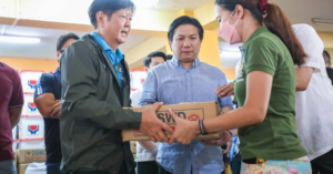 PBBM conducts aerial survey over Paeng-hit areas; distributes aid – Philippine News Agency
