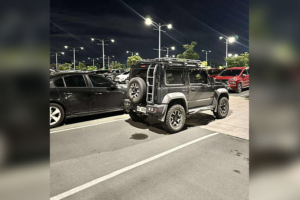 Spotted: Guard stops car from allegedly moving on its own in Cavite mall parking lot – Interaksyon
