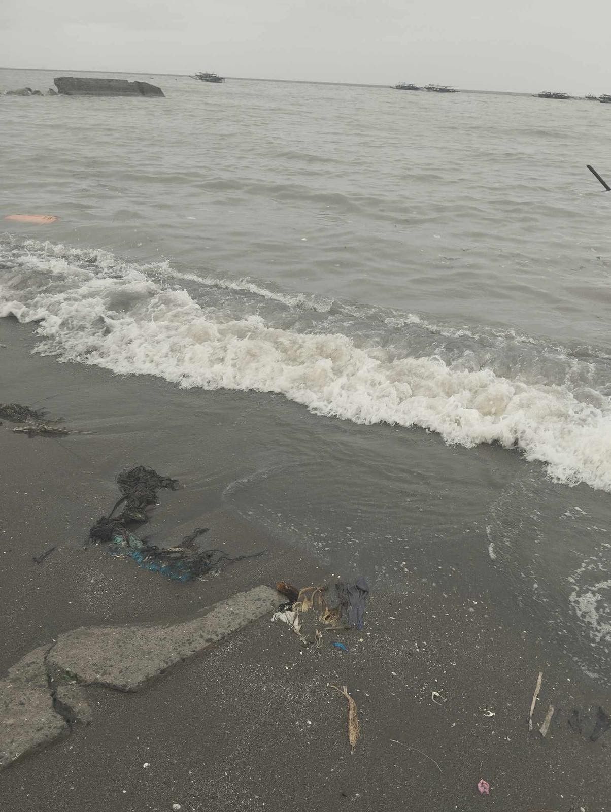 Bataan oil spill reaching Cavite — fisherfolk group – Philstar.com